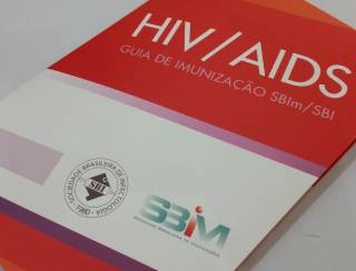 Geriatra chama atenção para aumento de casos de HIV em idosos