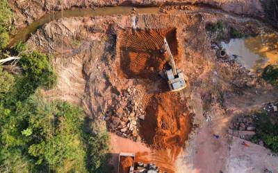 Duplicação da Avenida Cuiabá avança com interdição total para instalação de drenagem profunda