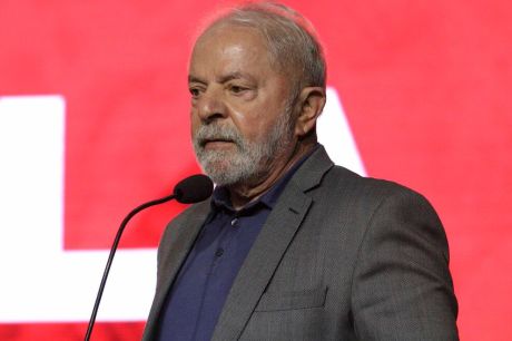 Lula diz que é preciso melhorar salários de professores