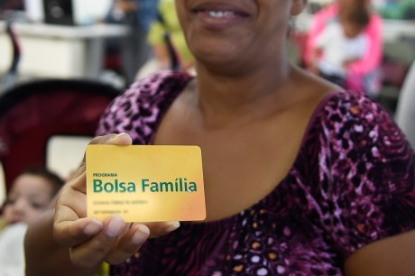 Bolsa Família voltará a exigir frequência escolar e vacinação