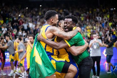 Brasil assegura vaga no Mundial de basquete 2023 com vitória sobre EUA