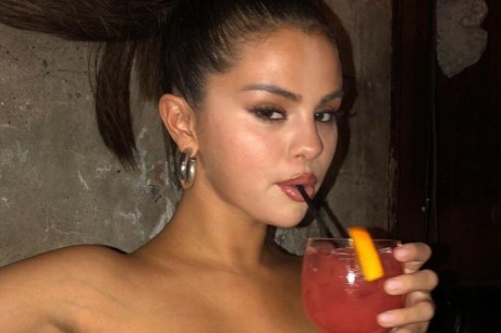 Selena Gomez se irrita e anuncia pausa nas redes sociais após ser cobrada por posicionamento sobre Israel e Gaza