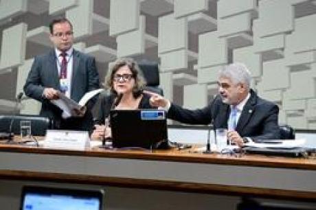 Programa de vacinação em escolas é aprovado em comissão no Senado