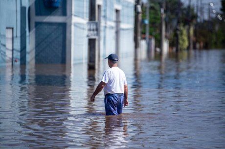 Saiba como prevenir doenças como a leptospirose, após chuvas no RS