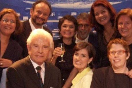 Ana Maria Braga, Sandra Annanberg, Fátima Bernardes, Bonner e outros famosos prestam homenagem para Cid Moreira