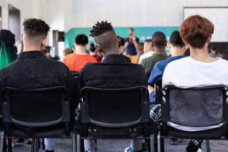 Brasil tem pelo menos 9 mil estudantes trans matriculados nas escolas 