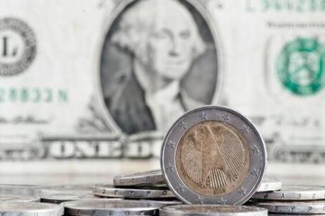 Dólar cai pela 11ª vez consecutiva e chega a R$ 5,81