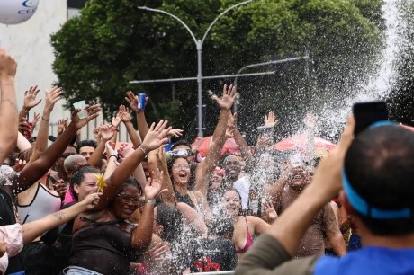 Celular no carnaval: saiba como proteger dados em caso de furto